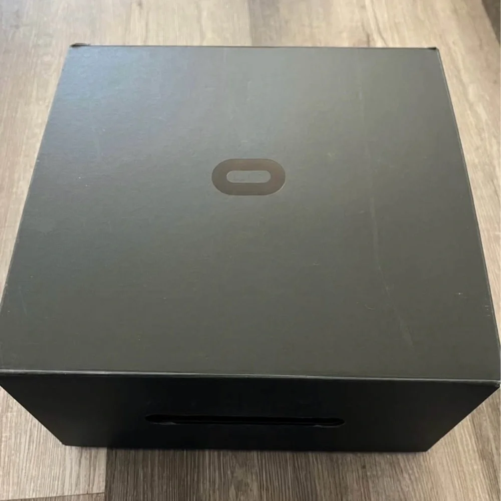 Oculus Charcoal VR Headset with Controllers